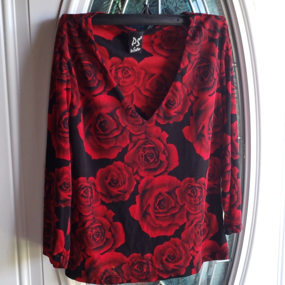 Adorable juniors deep V size l but fits like s